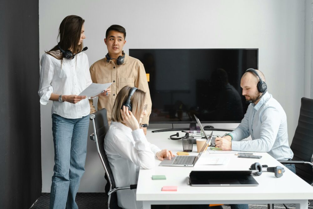 How UK companies utilize Outsourcing and EOR companies to hire experinecd marketers at cost